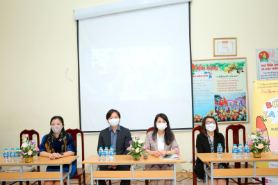 Học sinh trường THCS Mỹ Hưng  giao lưu với ban tổ chức cuộc thi Đóa hoa đồng thoại và diễn giả