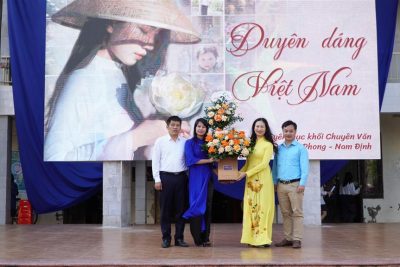 Hoạt động kết nối, truyền cảm hứng của học sinh trường THPT Chuyên Lê Hồng Phong  với học sinh  trường THCS Mỹ Hưng