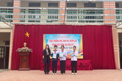 TRƯỜNG THCS MỸ HƯNG TỔ CHỨC TRAO THƯỞNG HỌC SINH ĐẠT ĐIỂM CAO GIỮA HỌC KỲ I VÀ VINH DANH “CÂY BÚT TRẺ”
